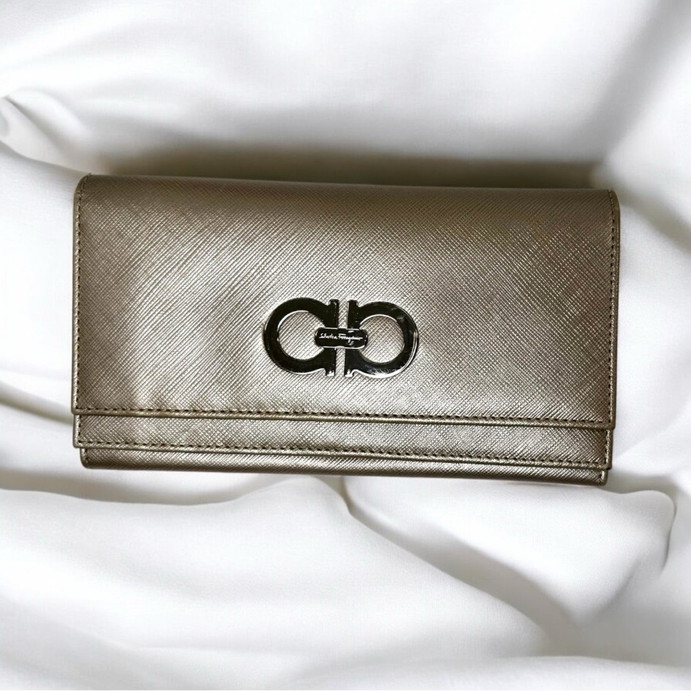 🤍STUNNING Ferragamo Double Flap Long Wallet